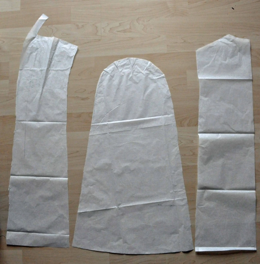 the adjusted pattern with the new collar line (compare to the drawing above)