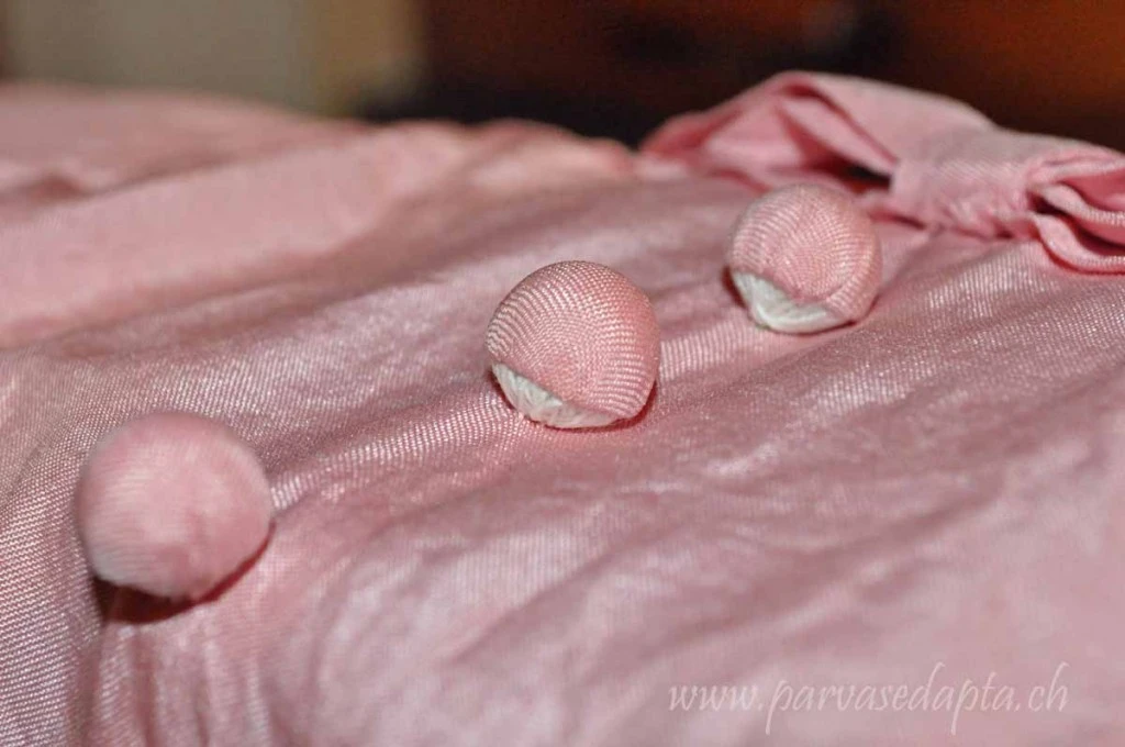 are these buttons handmade? it looks as if, don't they? To me it seems as if they consist of a ball of wrapped yarn and invisibly attached silk fabric.