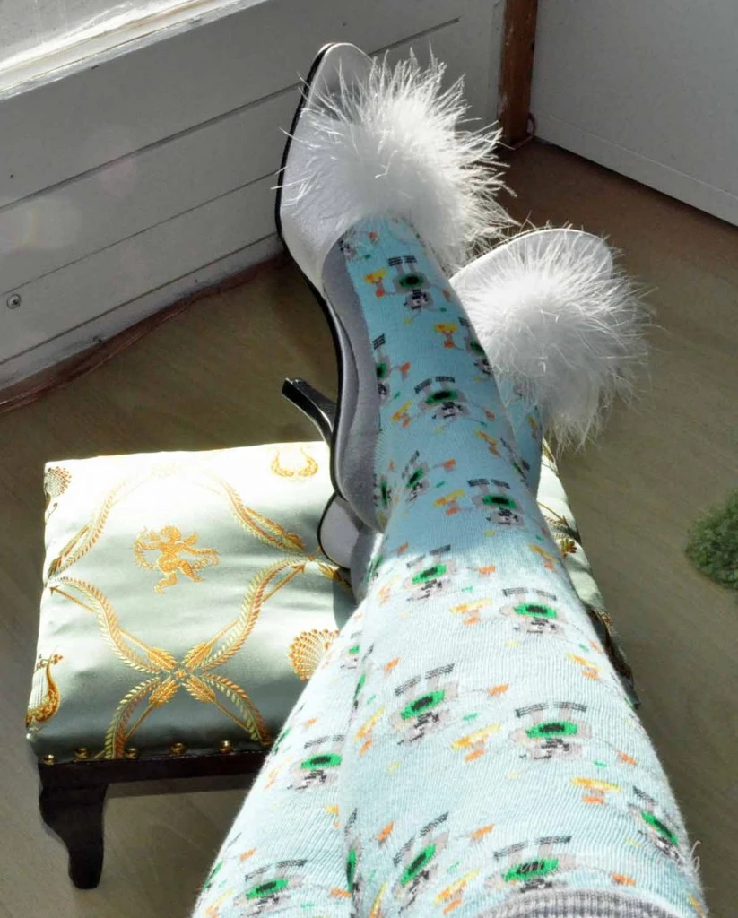 the most ridiculous shoes I own and I couldn't resist wearing these knee highs because the colours are so close to the silk