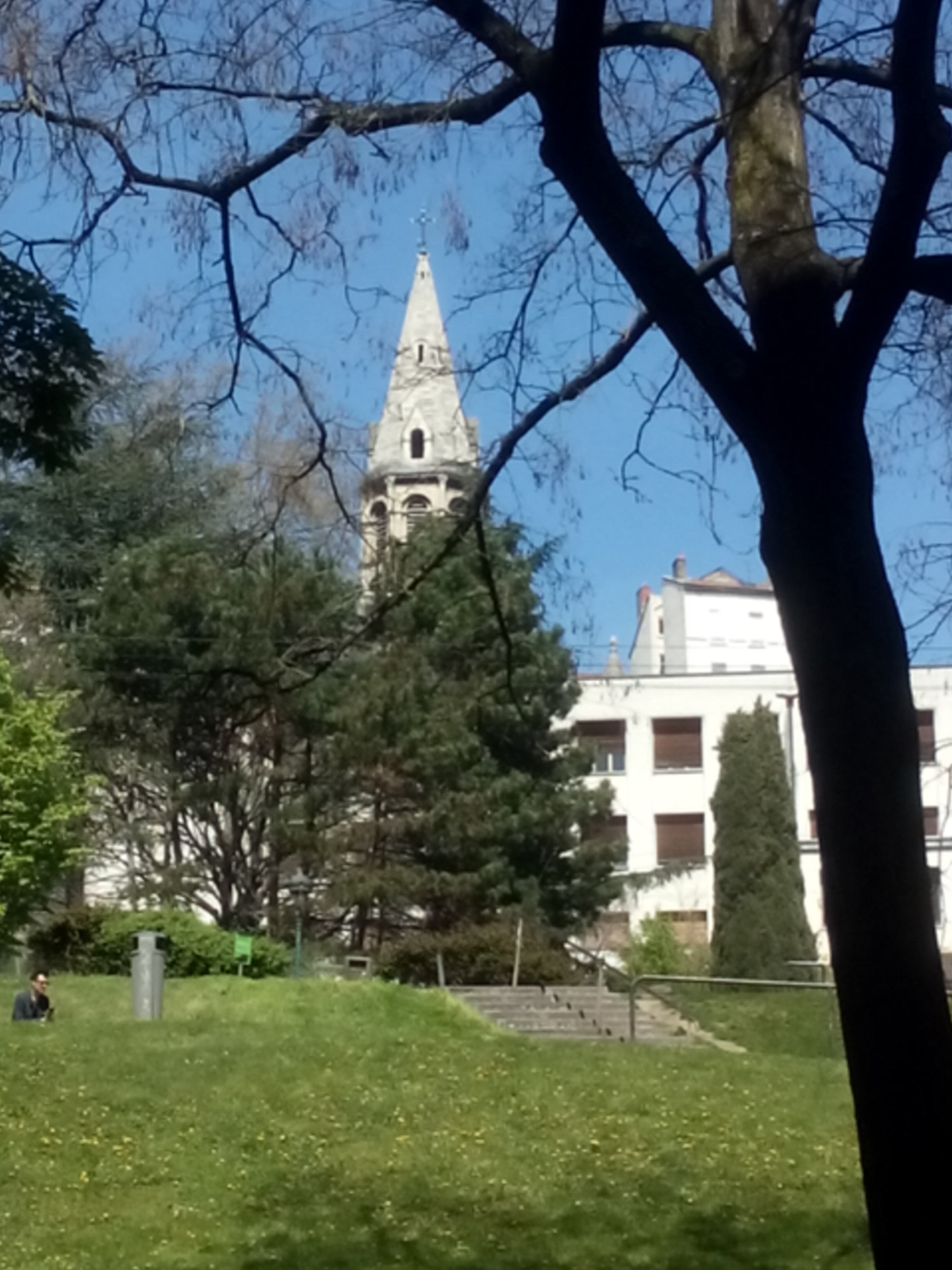 View of the church standing in front of 8, Rue Bordeau