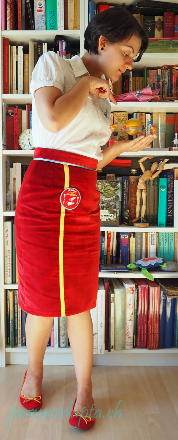 blouse: tommy hilfiger - skirt: ette/burda - David-Bowie-brooch: Victoria & Albert museum shop - shoes: some small shop in Vienna